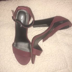 Maroon heels 💞